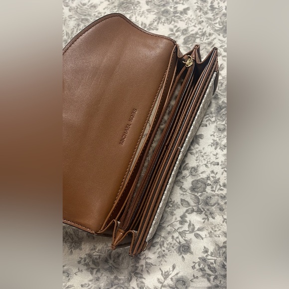 MK Wallet - Picture 2 of 2